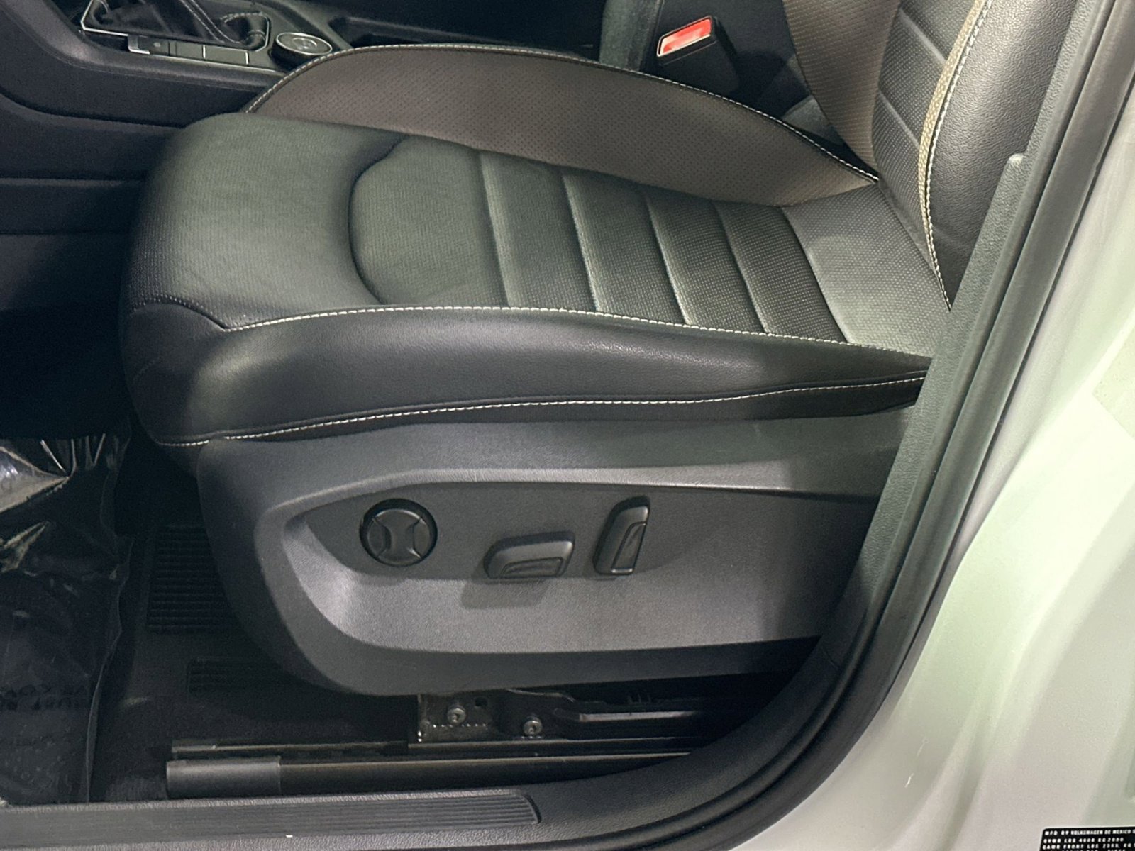 Used 2022 Volkswagen Taos SEL image 14