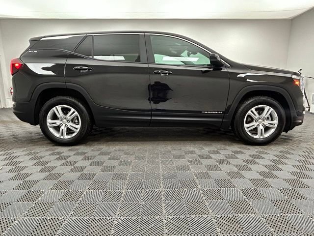 Used 2024 GMC Terrain SLE image 7