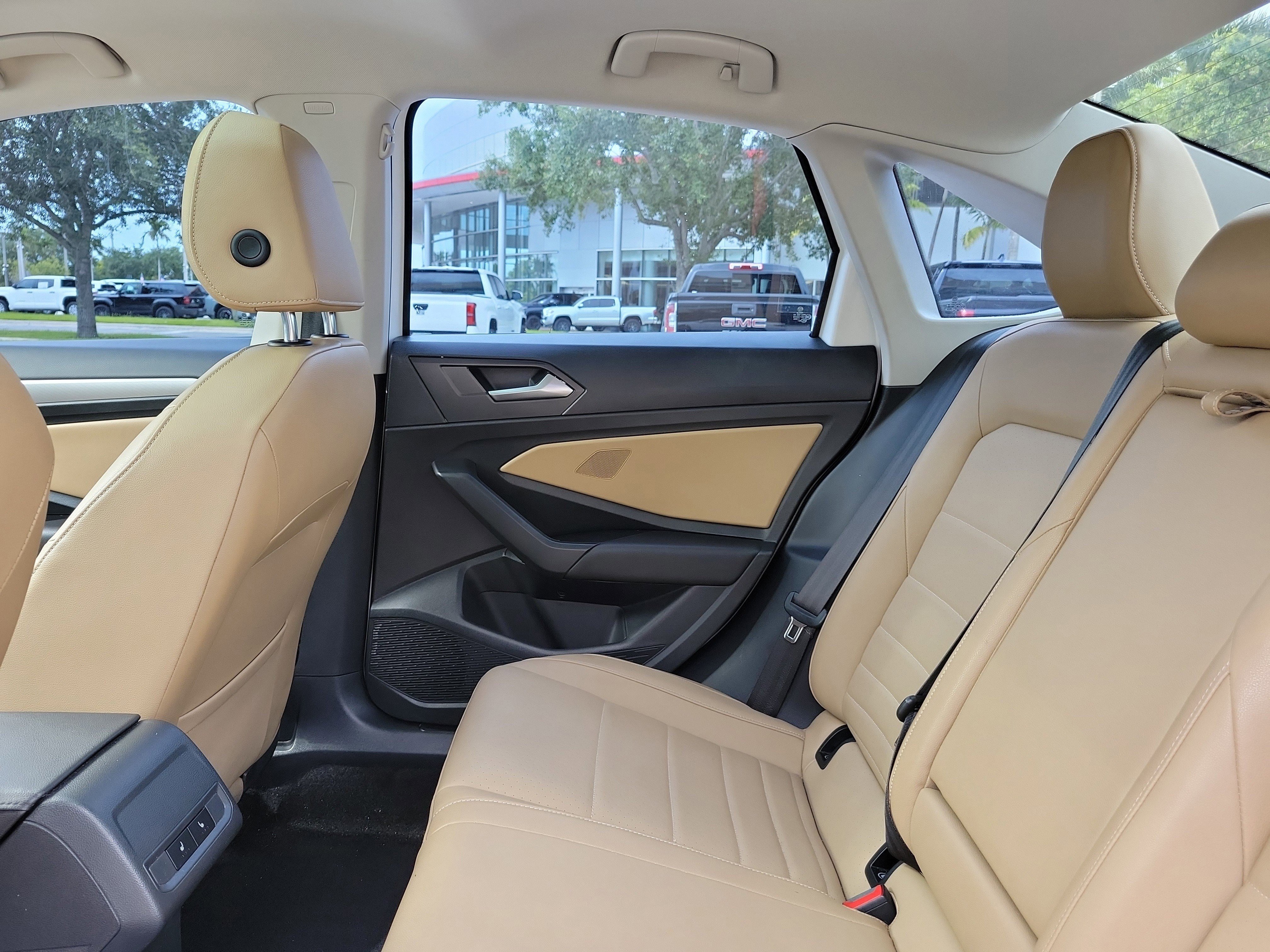 Used 2021 Volkswagen Jetta SE w/ SE Cold Weather Package FWD image 14
