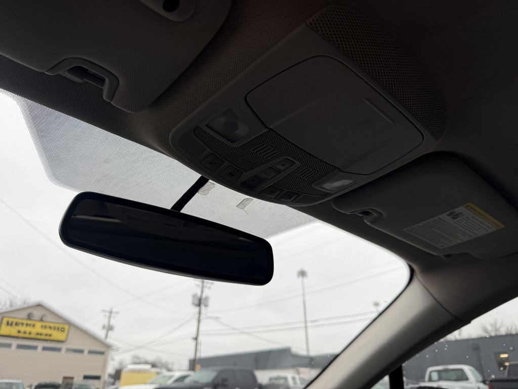 Used 2016 Ford Fusion SE w/ Equipment Group 202A image 17