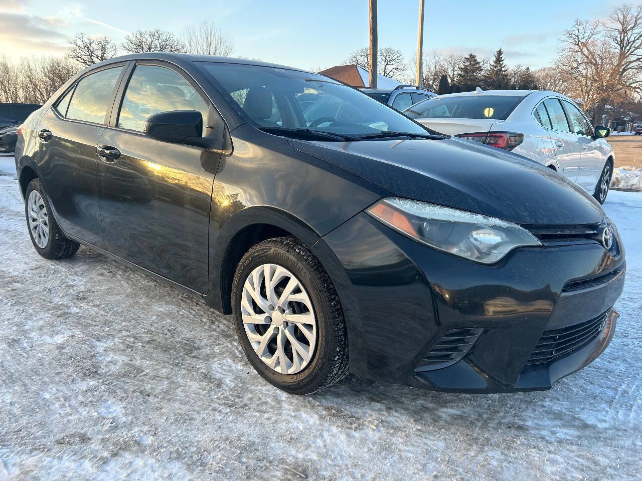 Used 2016 Toyota Corolla LE 4dr Sedan image 4