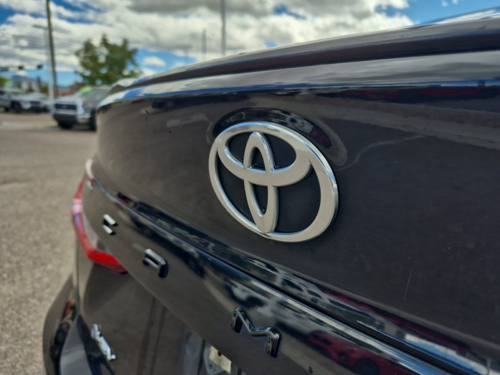 Used 2025 Toyota Camry SE FWD image 23