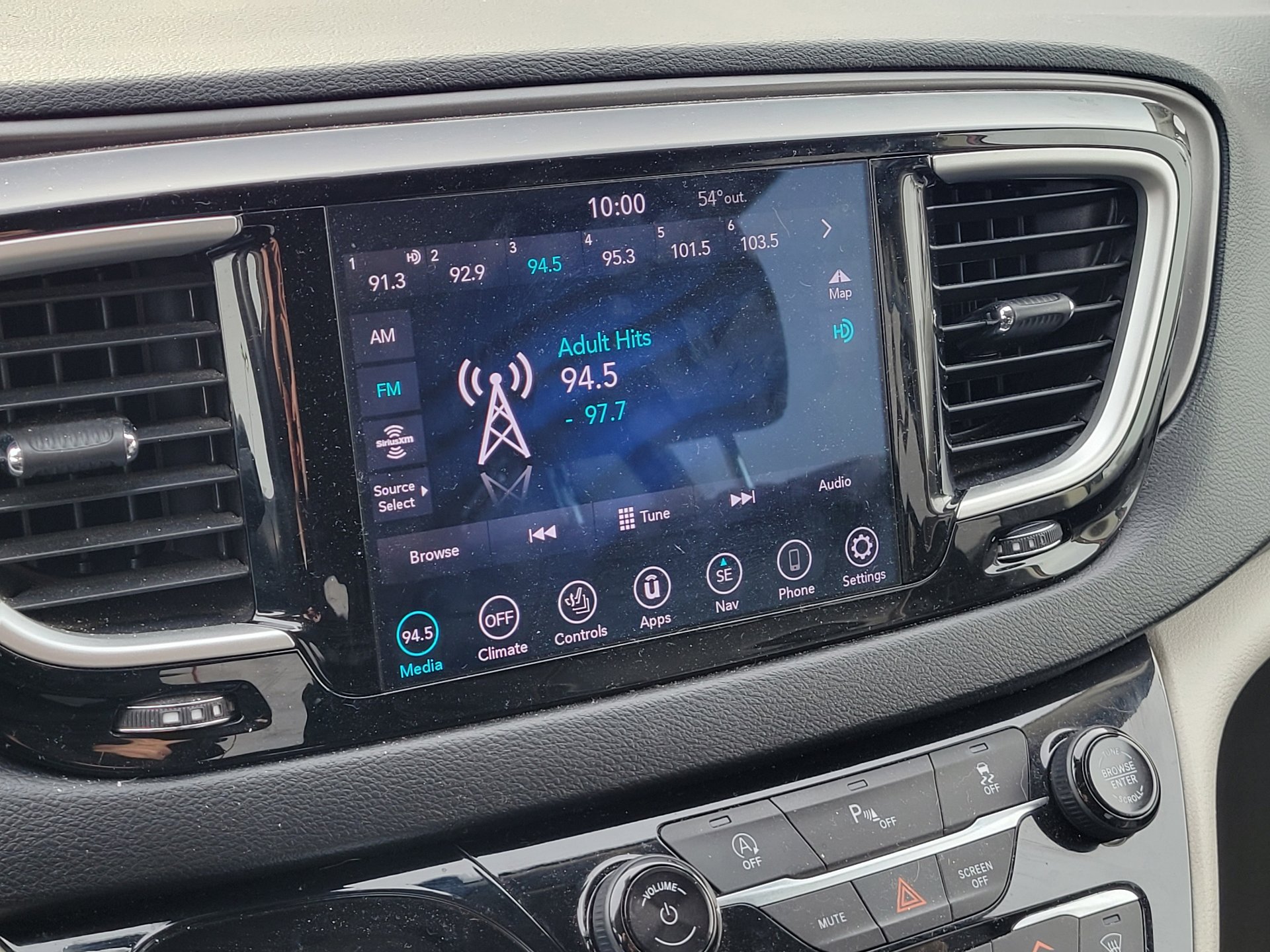 Used 2020 Chrysler Pacifica Touring-L FWD image 26