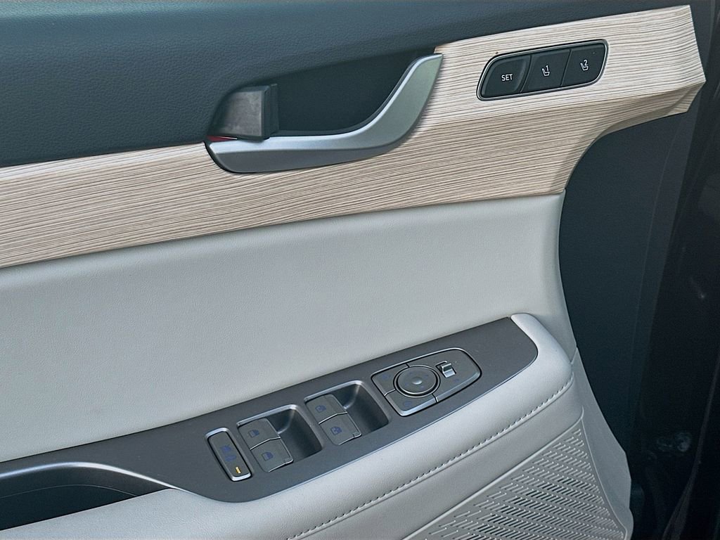 Used 2024 Hyundai Palisade Limited image 16
