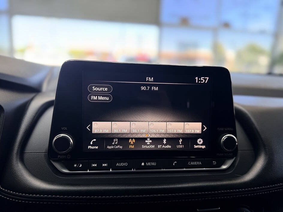 Used 2025 Nissan Rogue SV FWD image 9