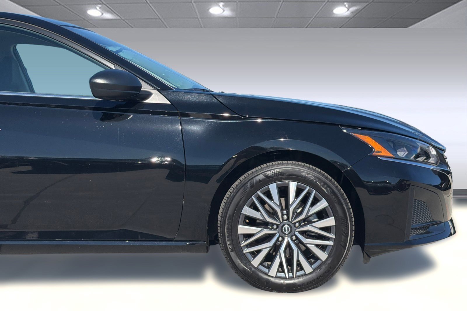 Used 2025 Nissan Altima 2.5 SV image 14