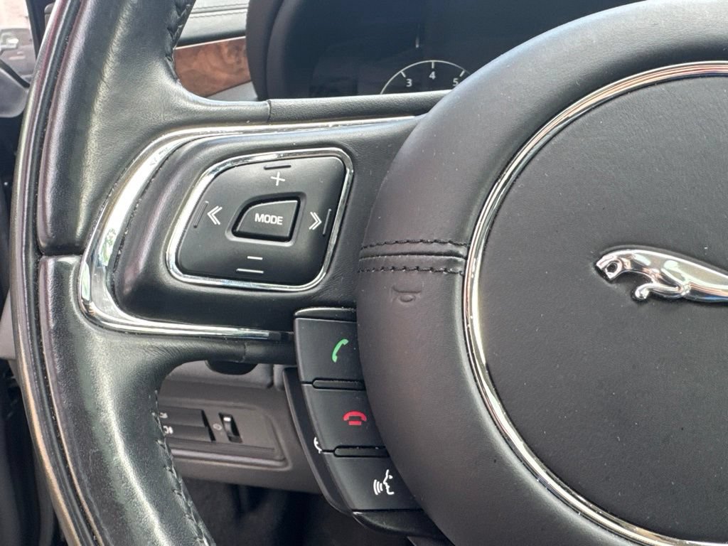 Used 2017 Jaguar XJ L Portfolio AWD/4WD image 37