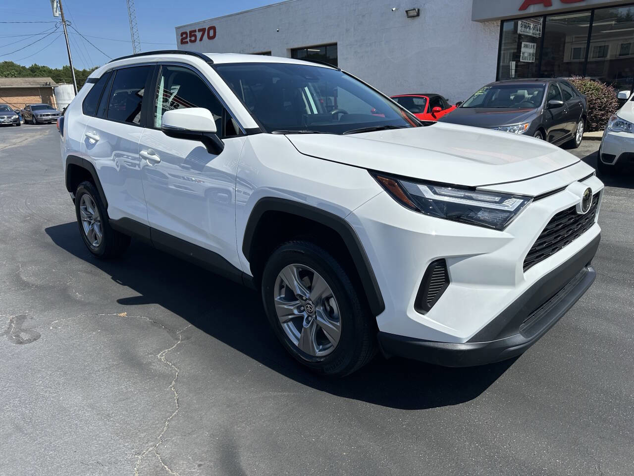 Used 2024 Toyota RAV4 XLE image 3