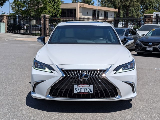 Used 2025 Lexus ES 300h w/ Premium Package FWD image 2