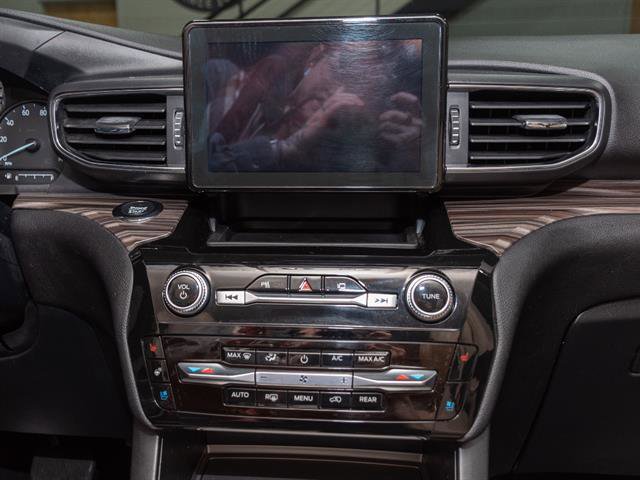 Used 2021 Ford Explorer Limited w/ Equipment Group 301A AWD/4WD image 13