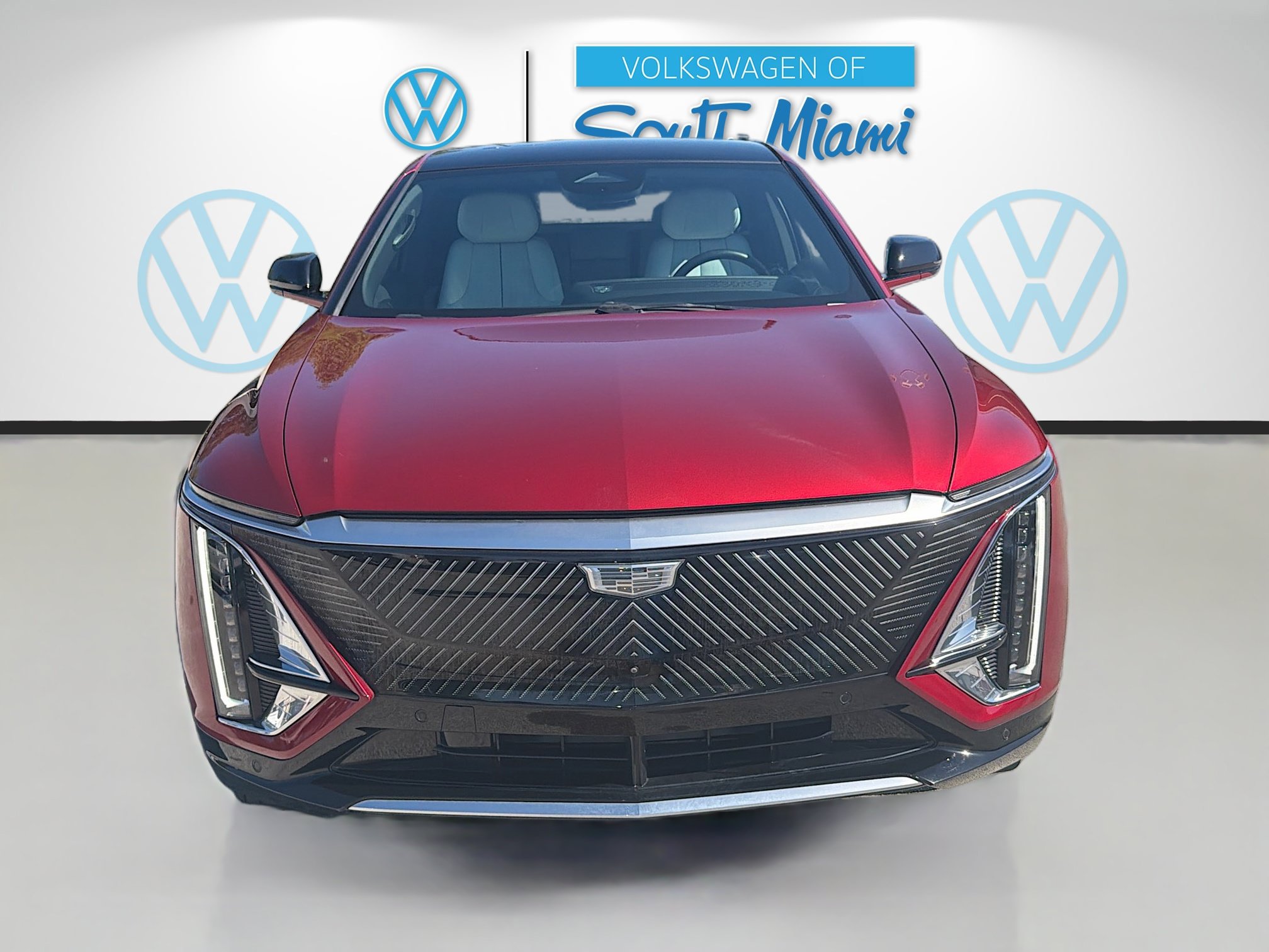 Used 2024 Cadillac Lyriq Luxury RWD image 2