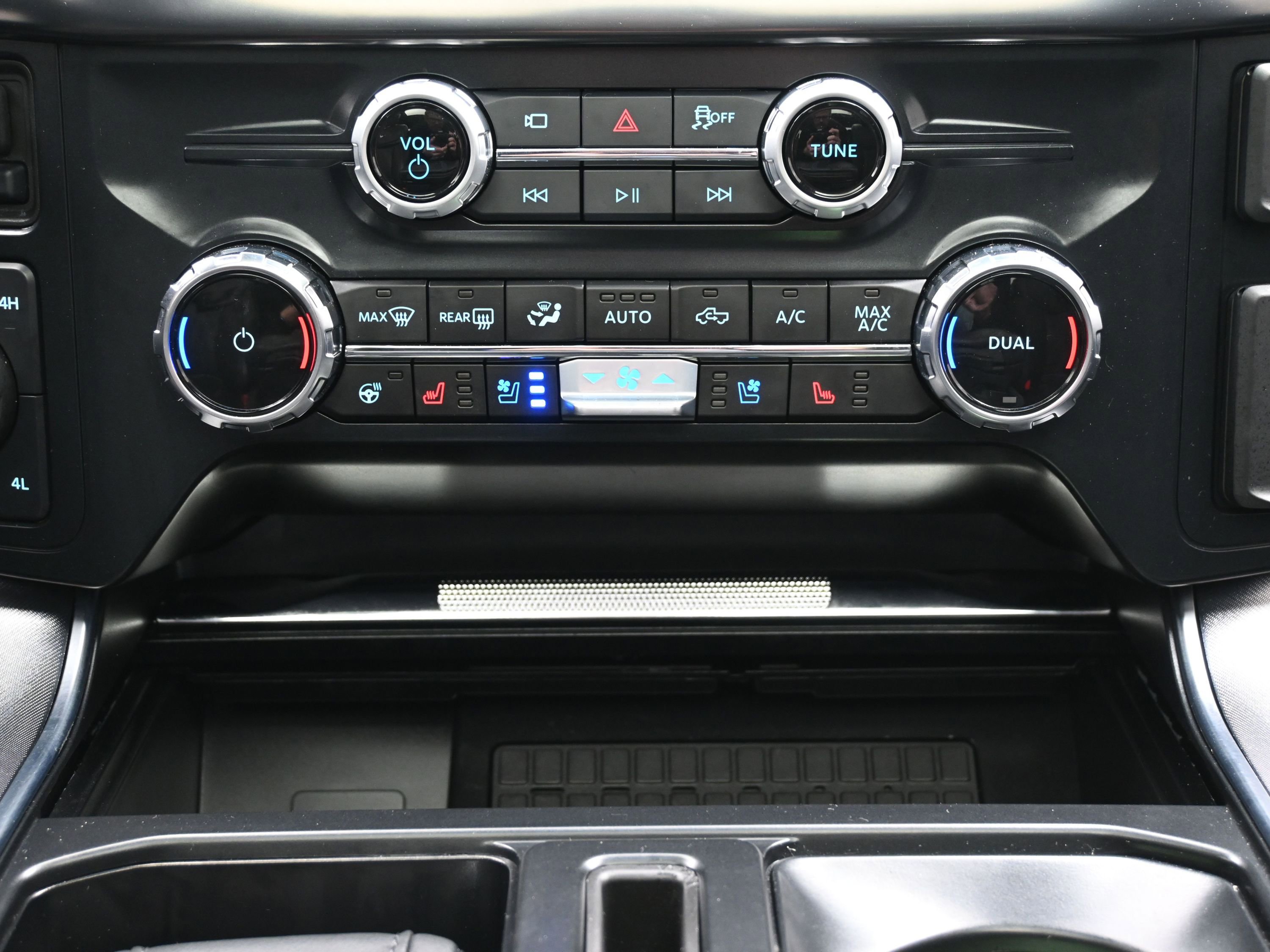 Used 2025 Ford F150 Platinum w/ Equipment Group 702A High image 41