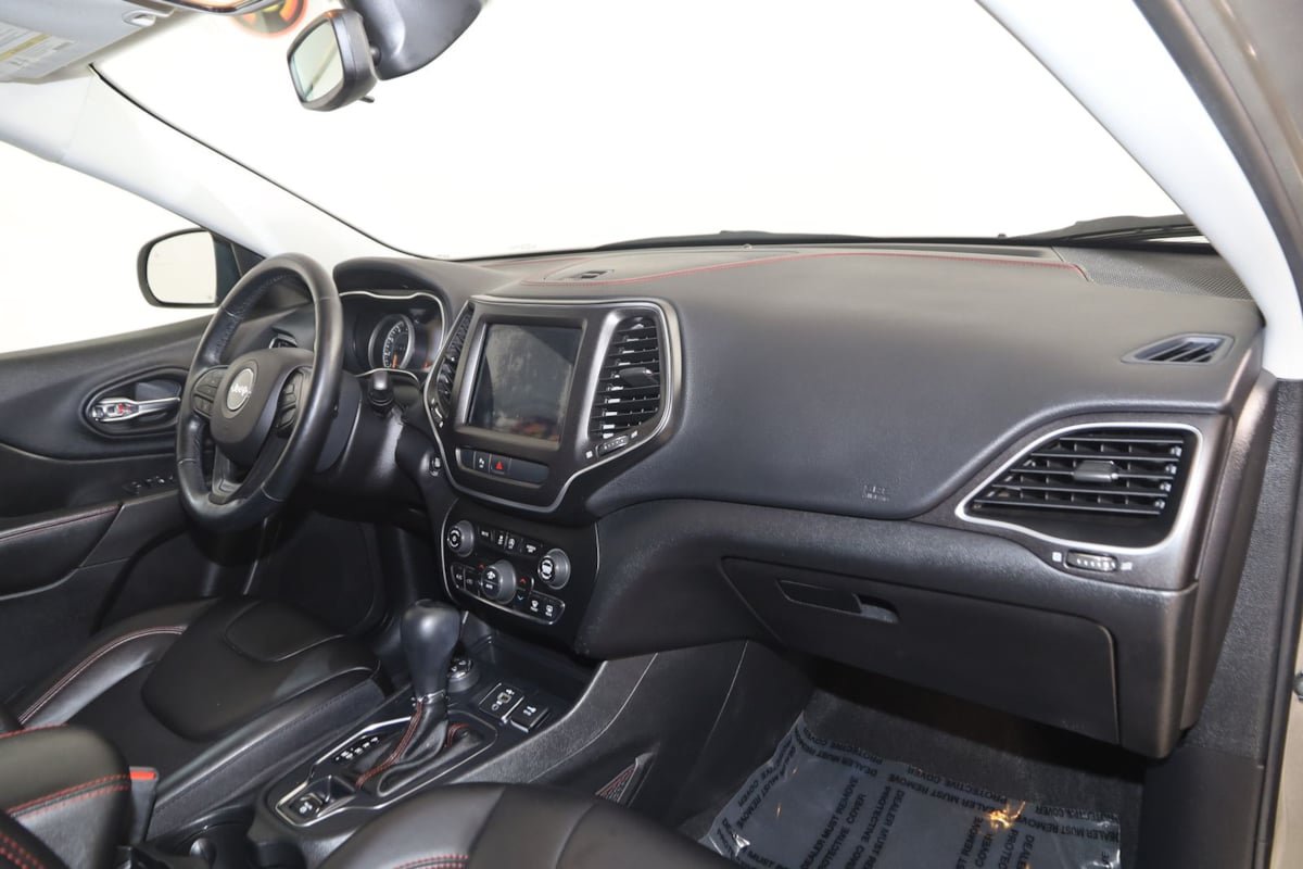 Used 2020 Jeep Cherokee Trailhawk w/ Cold Weather Group AWD/4WD image 38