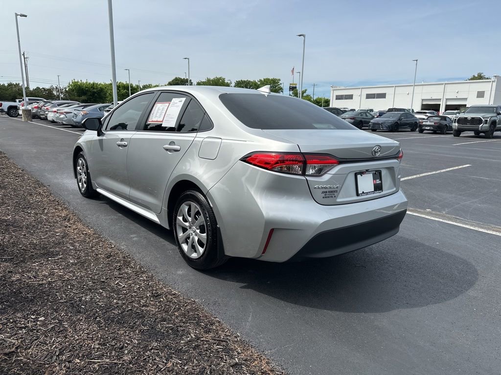 Certified 2025 Toyota Corolla LE FWD image 5