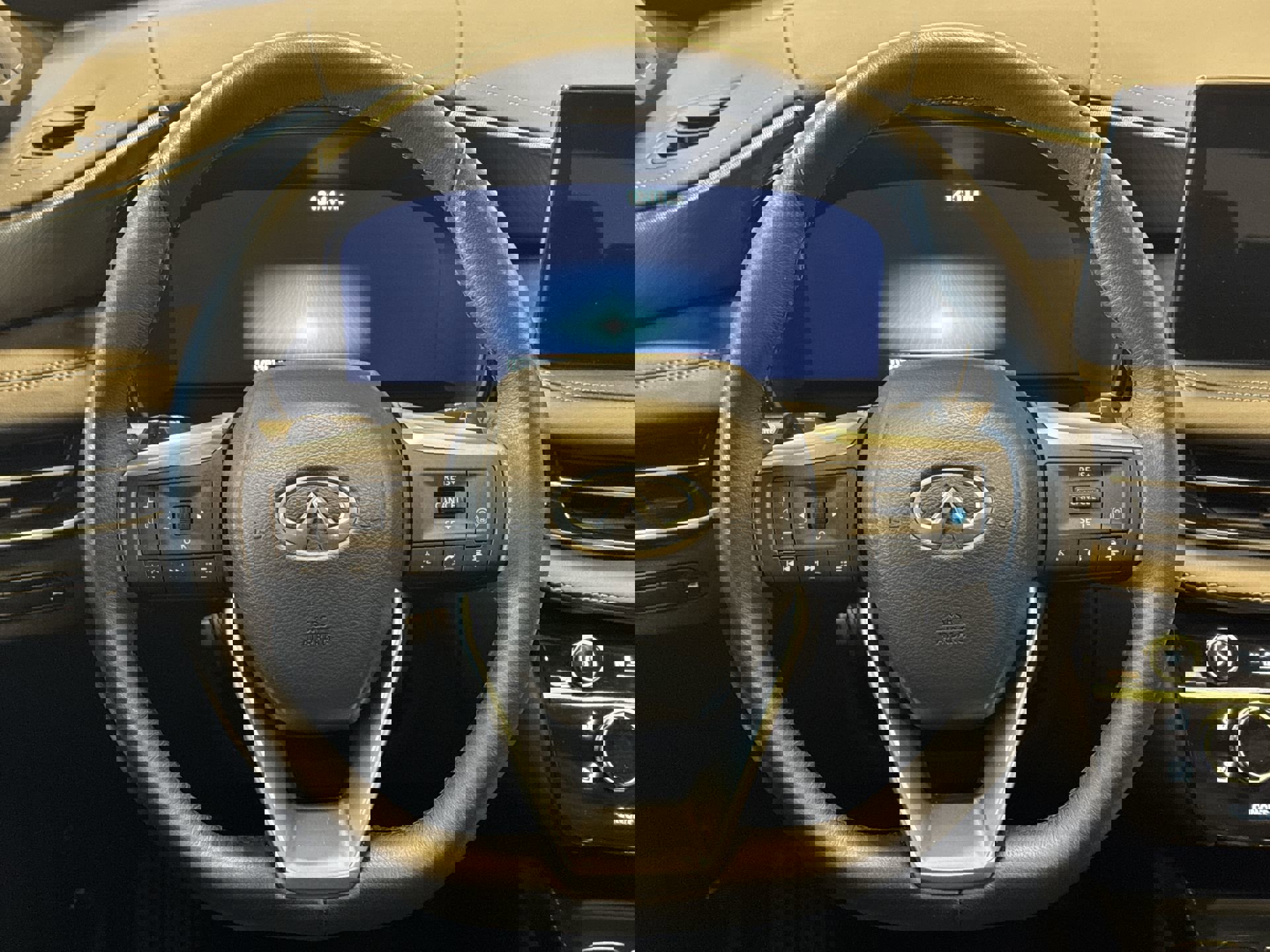 Certified 2025 INFINITI QX60 Luxe w/ Black Edition image 14