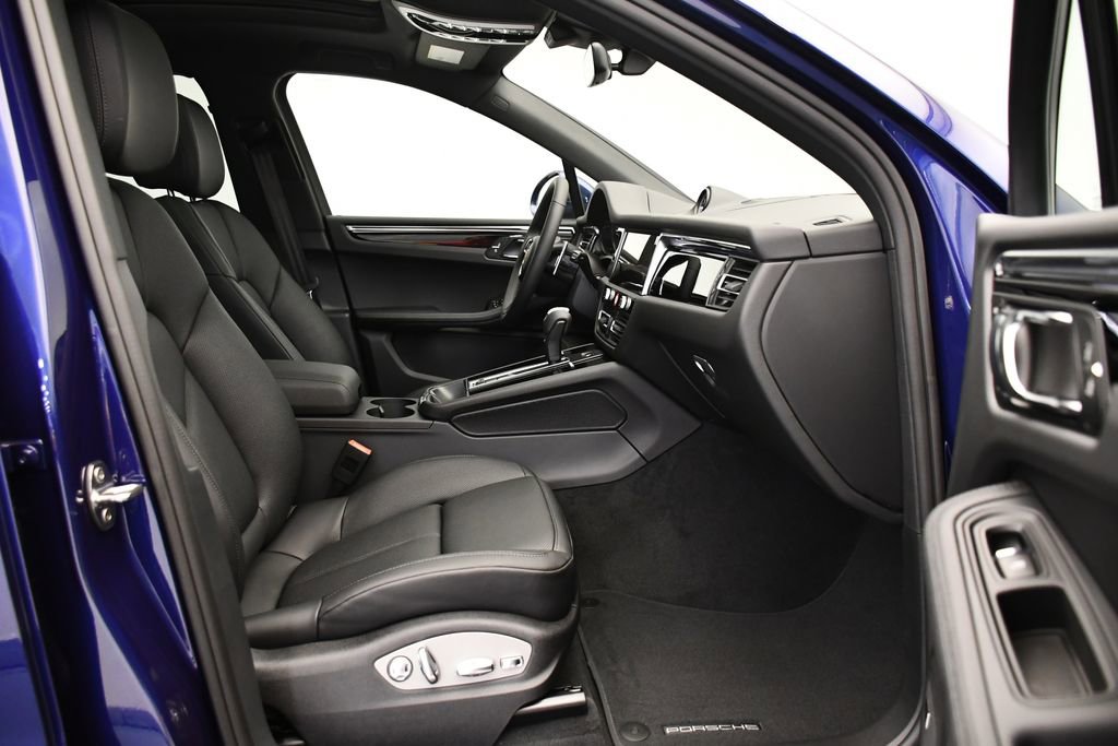 Certified 2025 Porsche Macan image 48