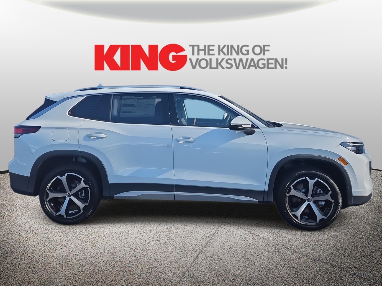 New 2026 Volkswagen Tiguan SE image 2