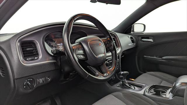 Used 2020 Dodge Charger SXT w/ Blacktop Package RWD image 23
