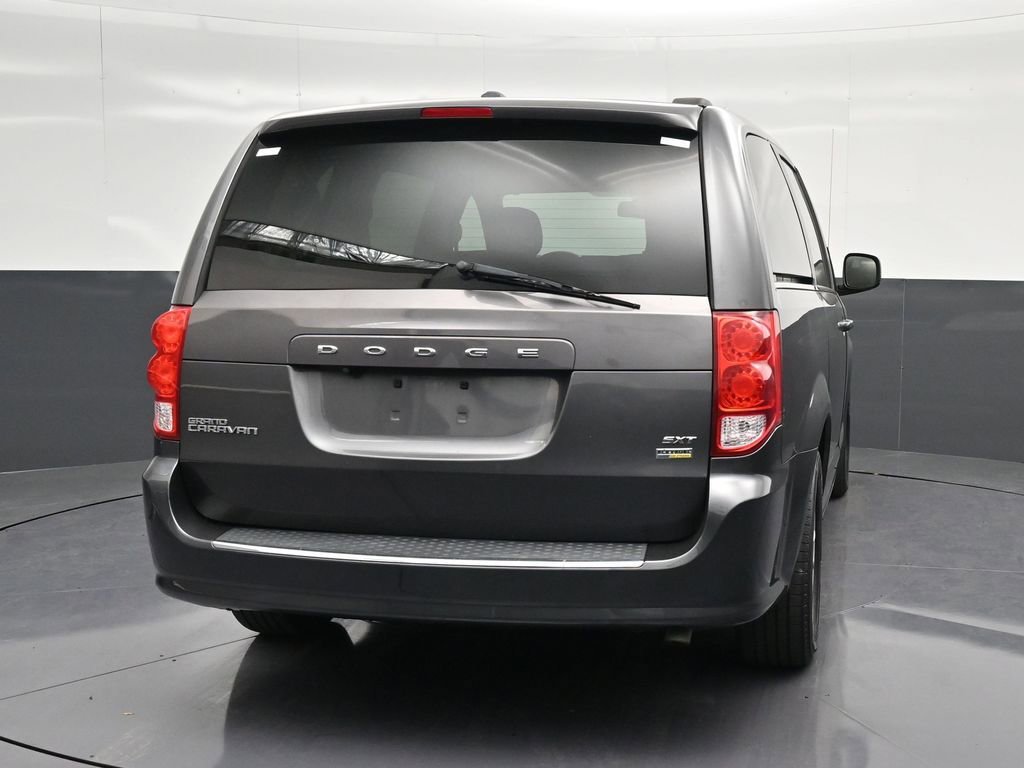 Used 2018 Dodge Grand Caravan SXT image 2