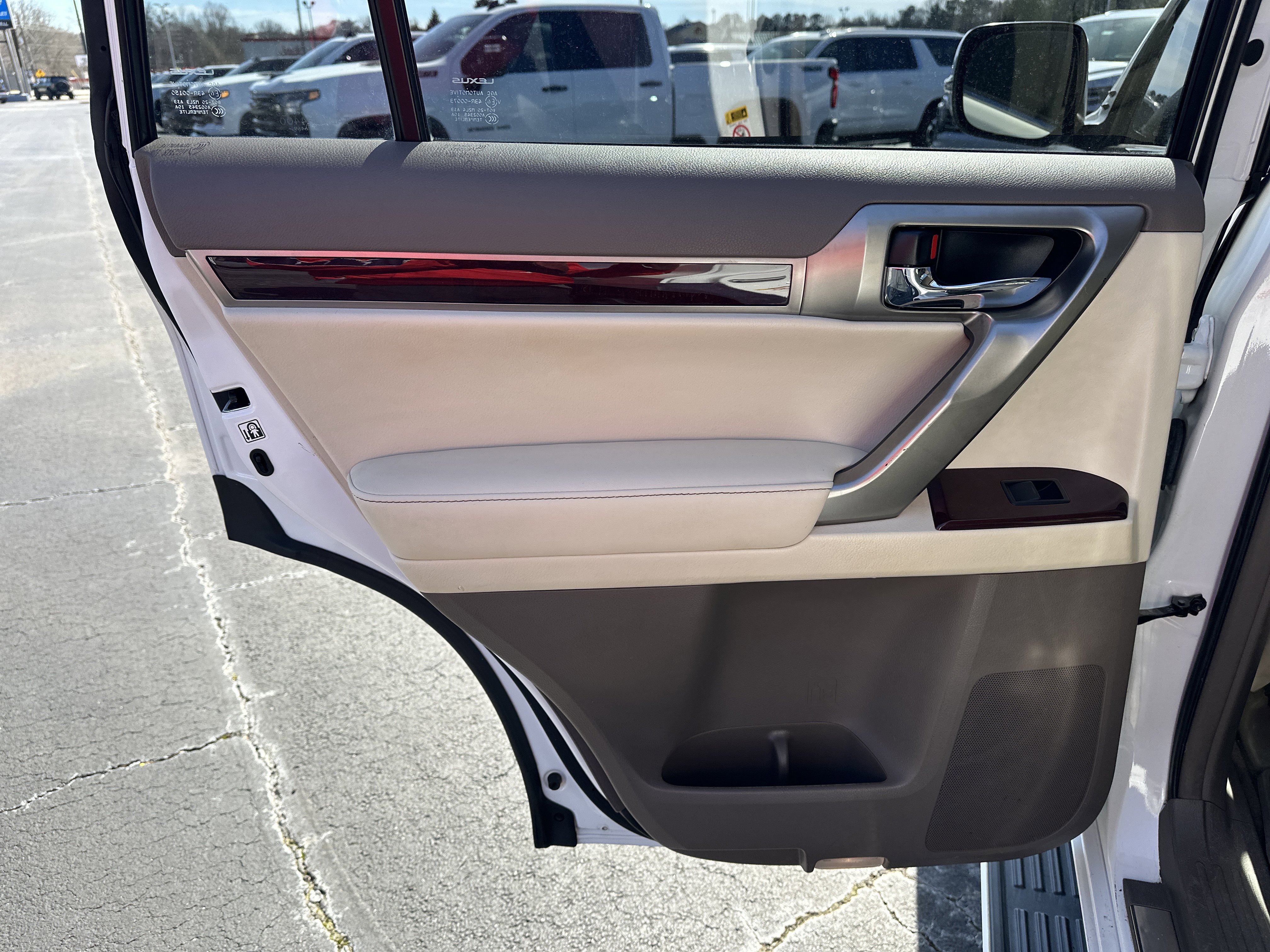 Used 2016 Lexus GX 460 w/ Premium Package image 22