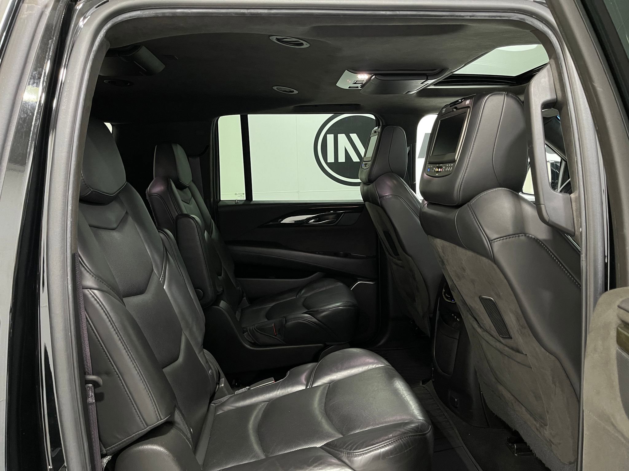 Used 2017 Cadillac Escalade ESV Platinum image 33