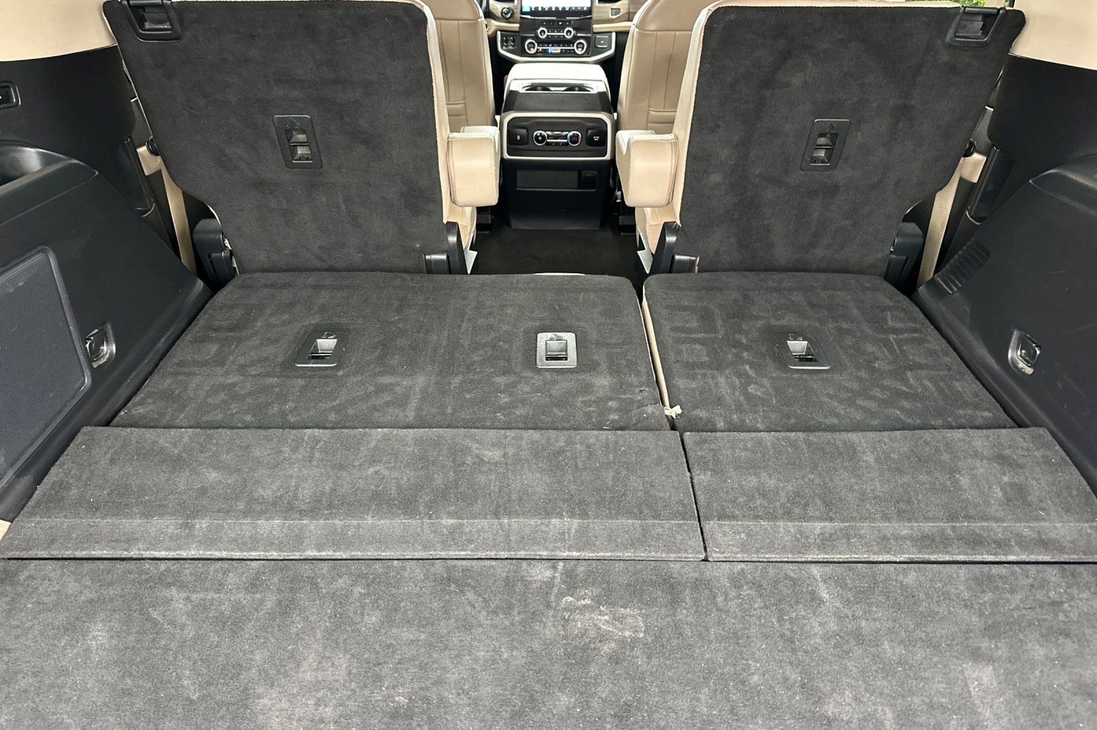 Used 2023 Ford Expedition Limited image 16