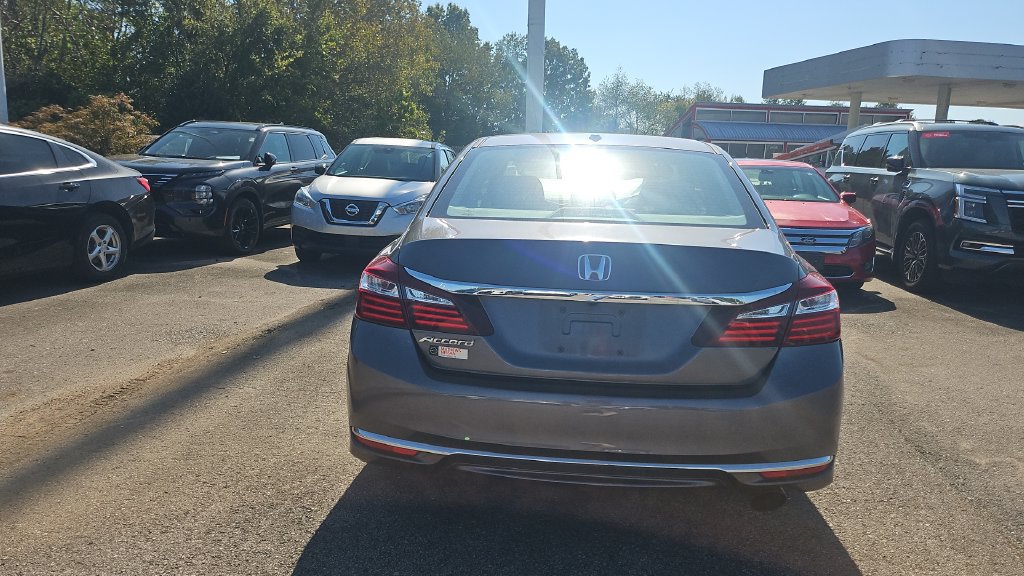 Used 2016 Honda Accord EX image 3