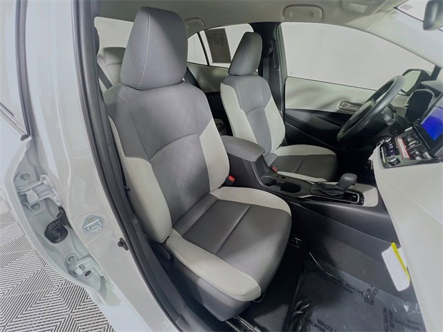 Used 2025 Toyota Corolla LE image 29