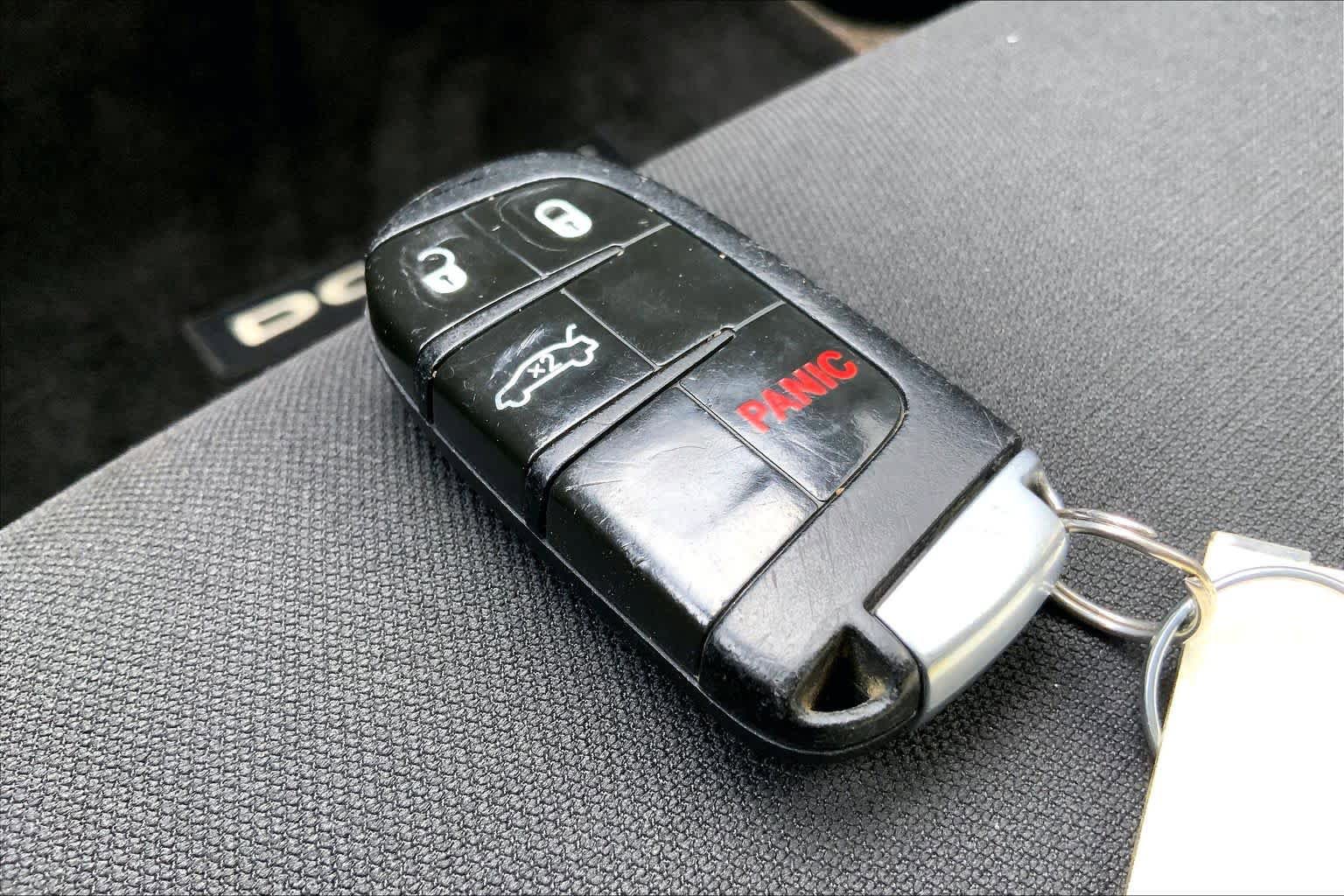 Used 2016 Dodge Challenger SXT image 15
