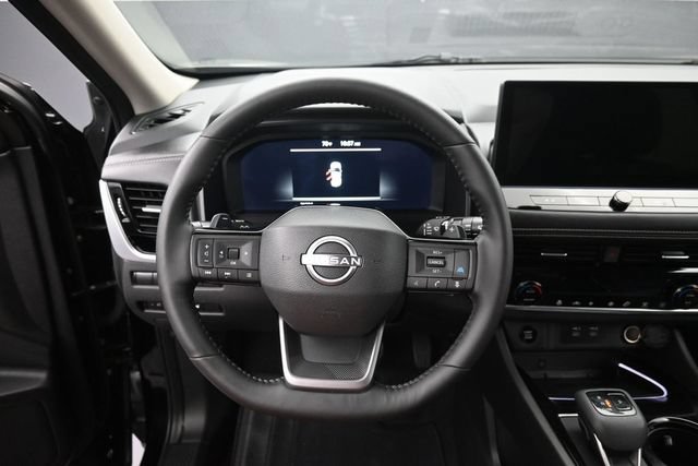 Used 2025 Nissan Rogue SL AWD/4WD image 24