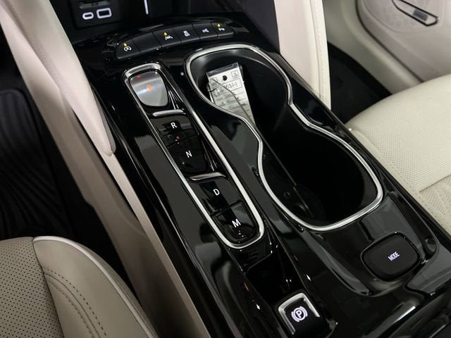 Certified 2022 Buick Envision Avenir w/ Technology Package II image 16
