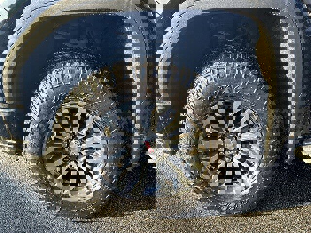 Used 2022 GMC Sierra 1500 AT4 w/ AT4 Premium Package image 10