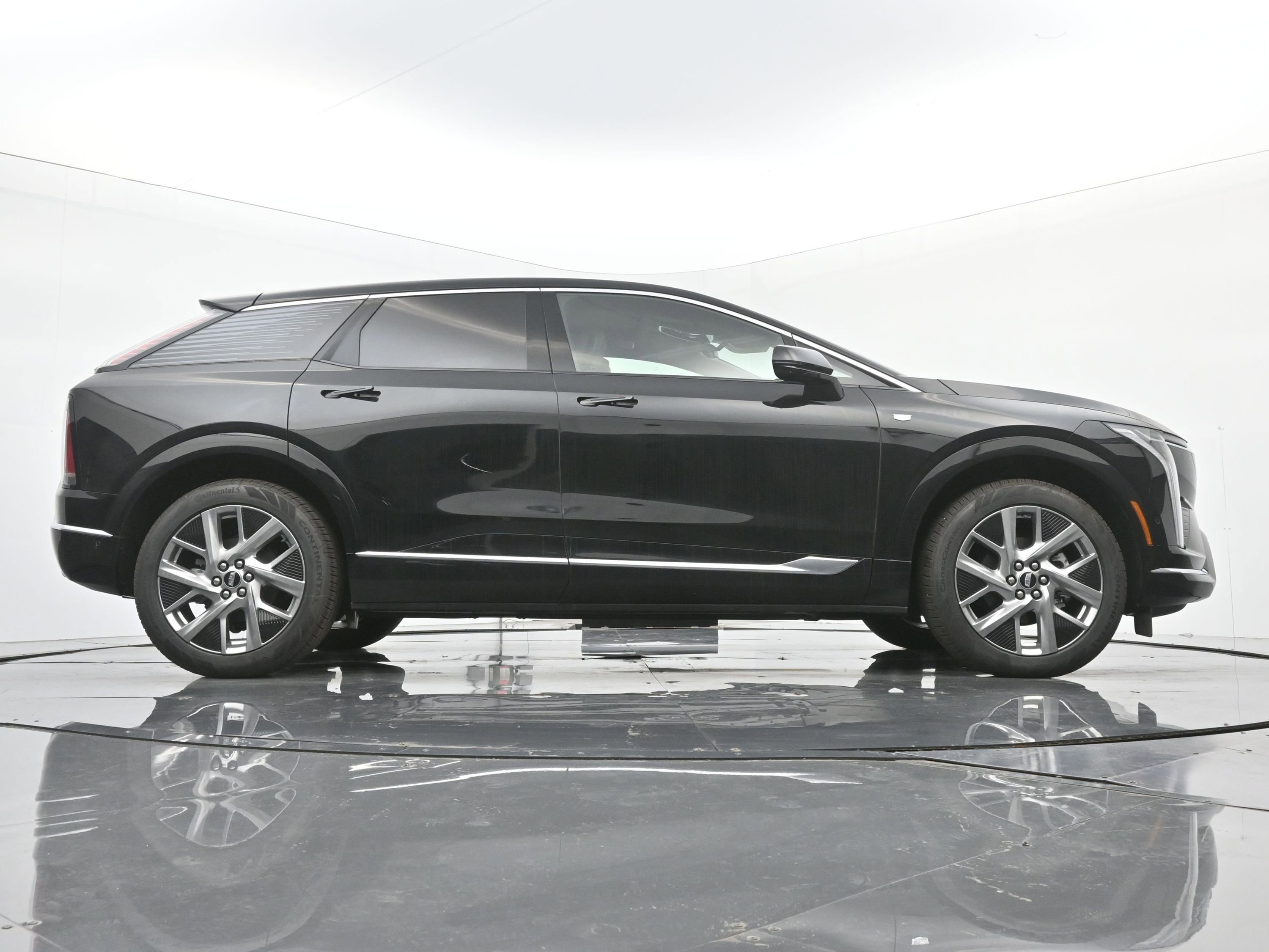 New 2025 Cadillac Optiq Luxury 2 w/ LPO, Floor Liner Package image 20