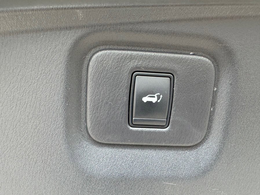 Used 2016 Nissan Pathfinder Platinum image 30