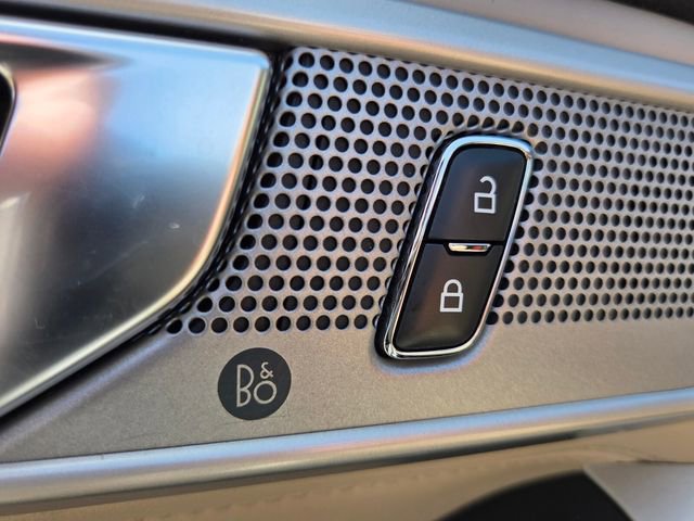 Used 2021 Ford Explorer Limited image 23