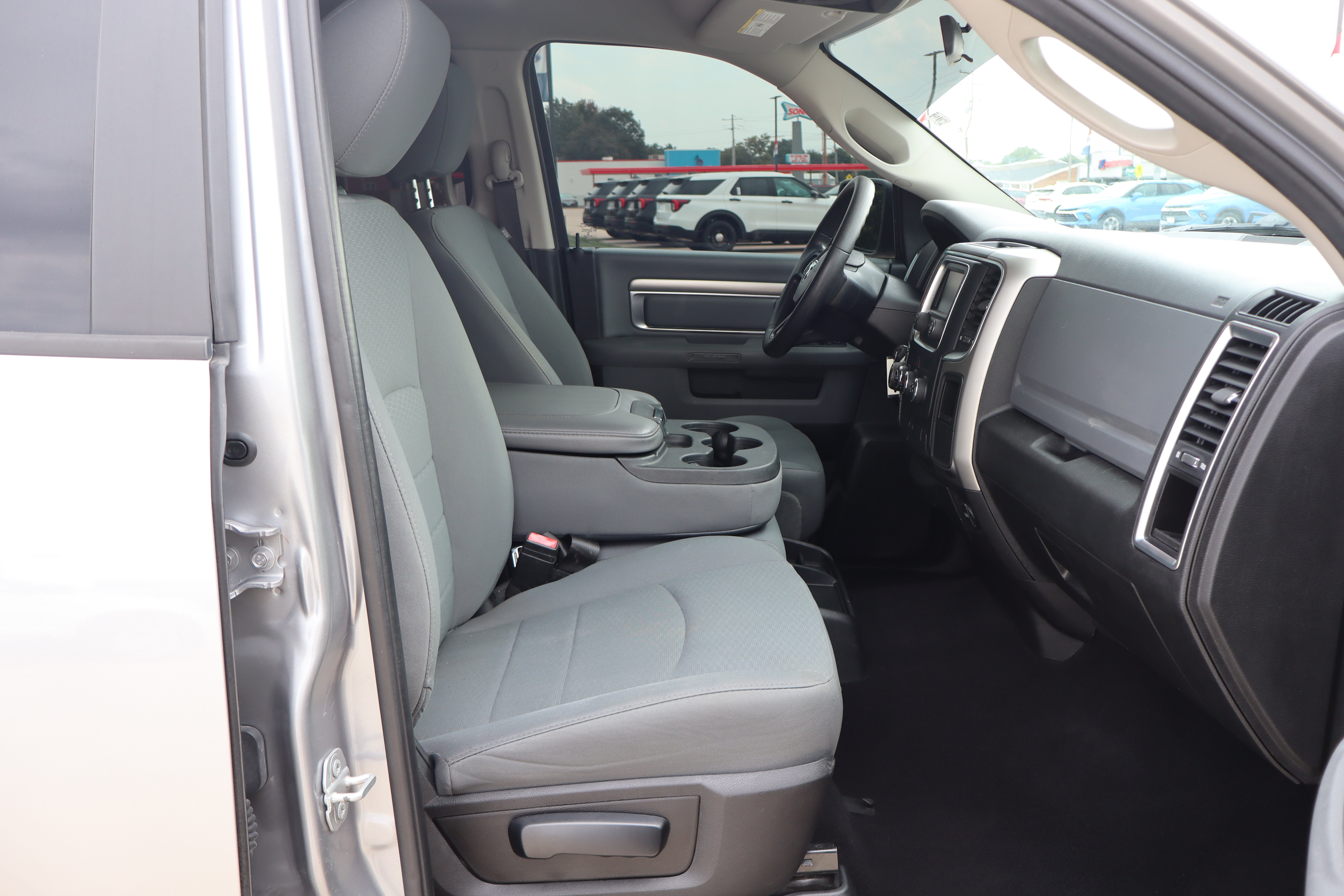 Used 2020 RAM 1500 Classic SLT AWD/4WD image 13