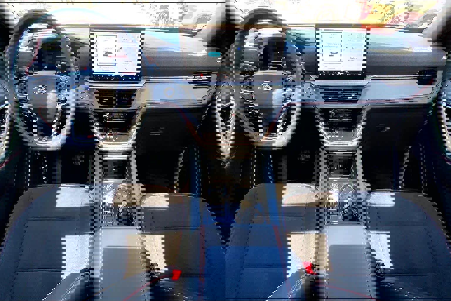 Used 2025 Ford Explorer ST image 14