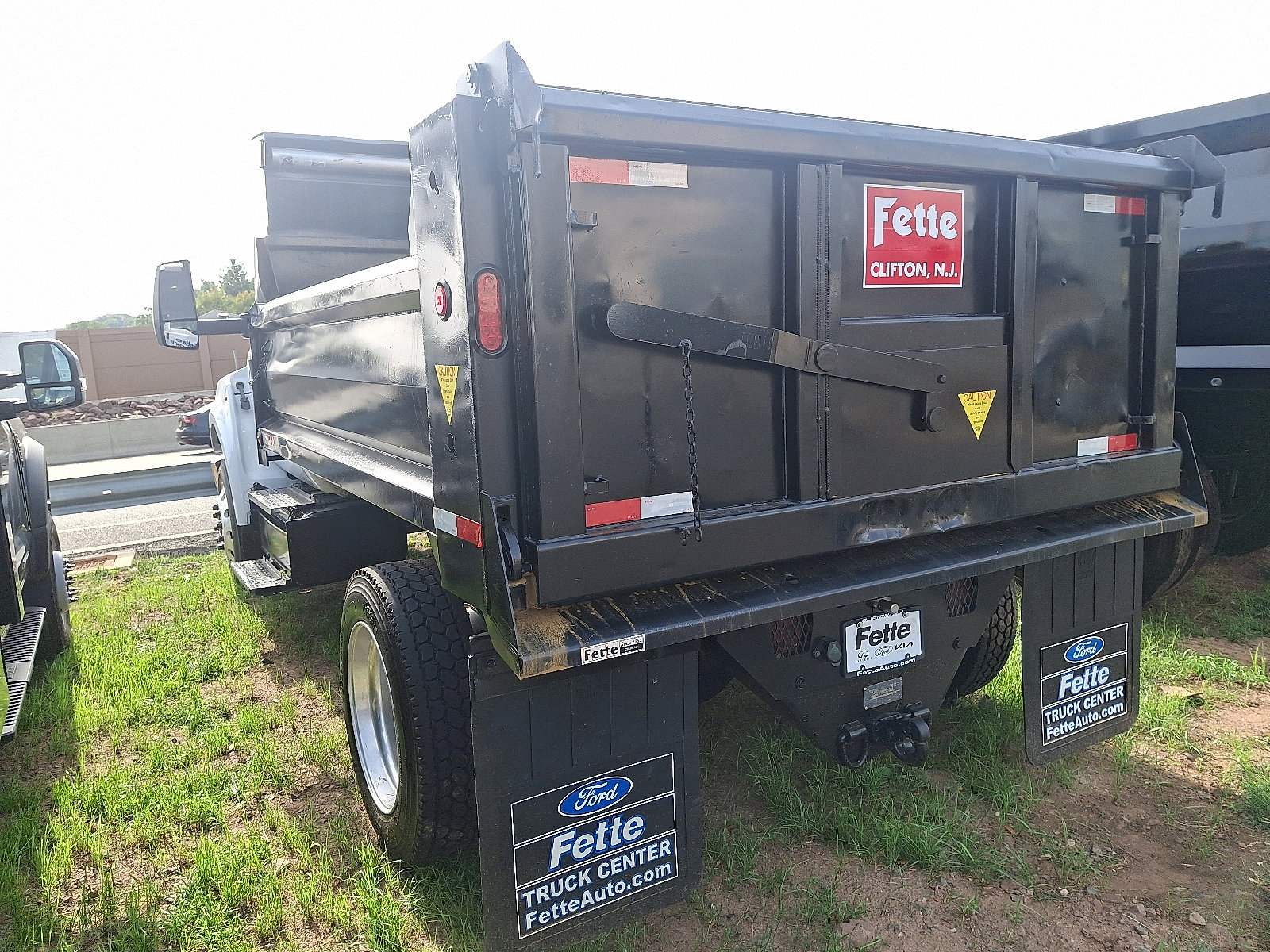 Used 2023 Ford F750 2WD Regular Cab Super Duty image 6