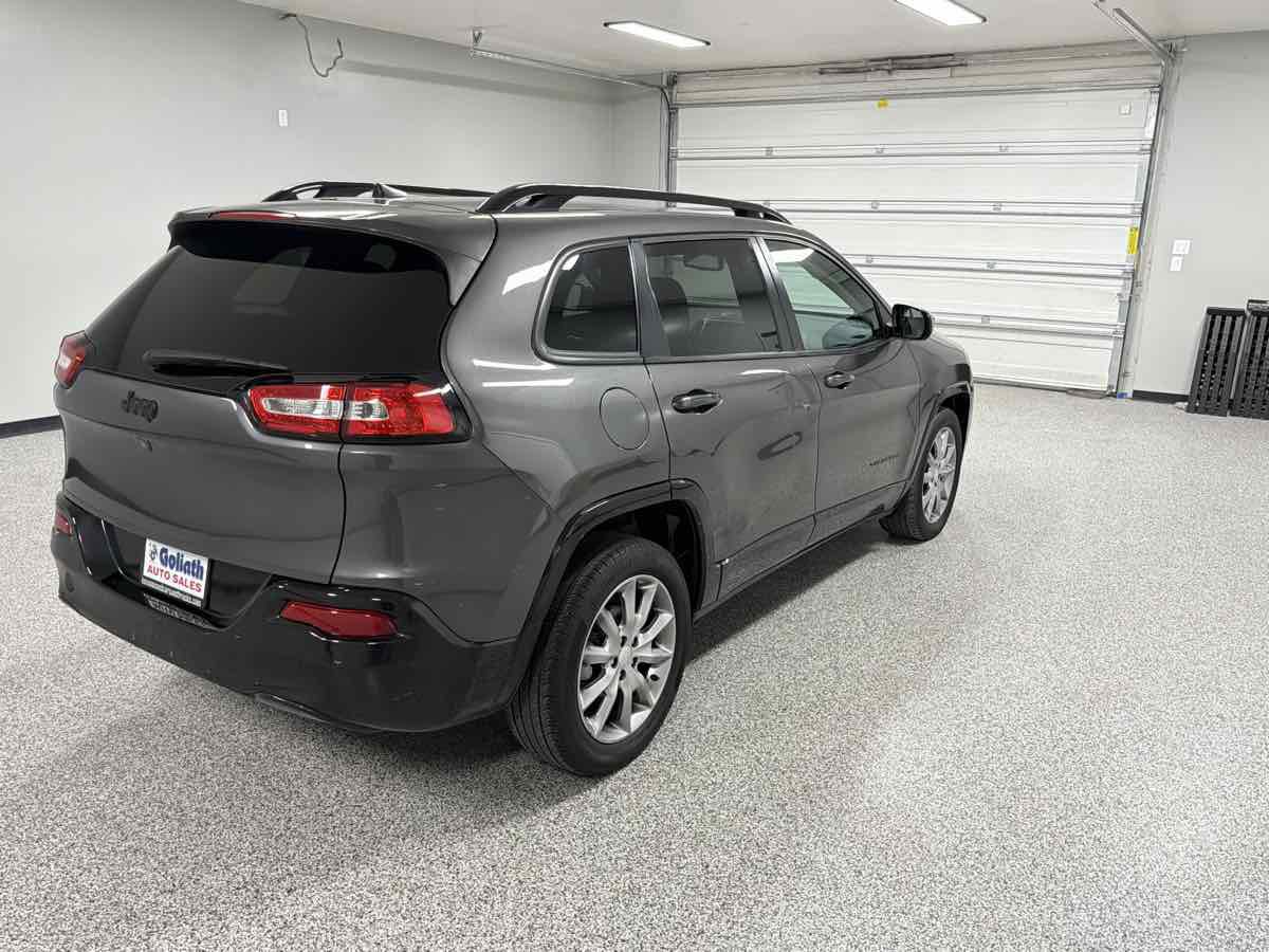 Used 2018 Jeep Cherokee Latitude image 3