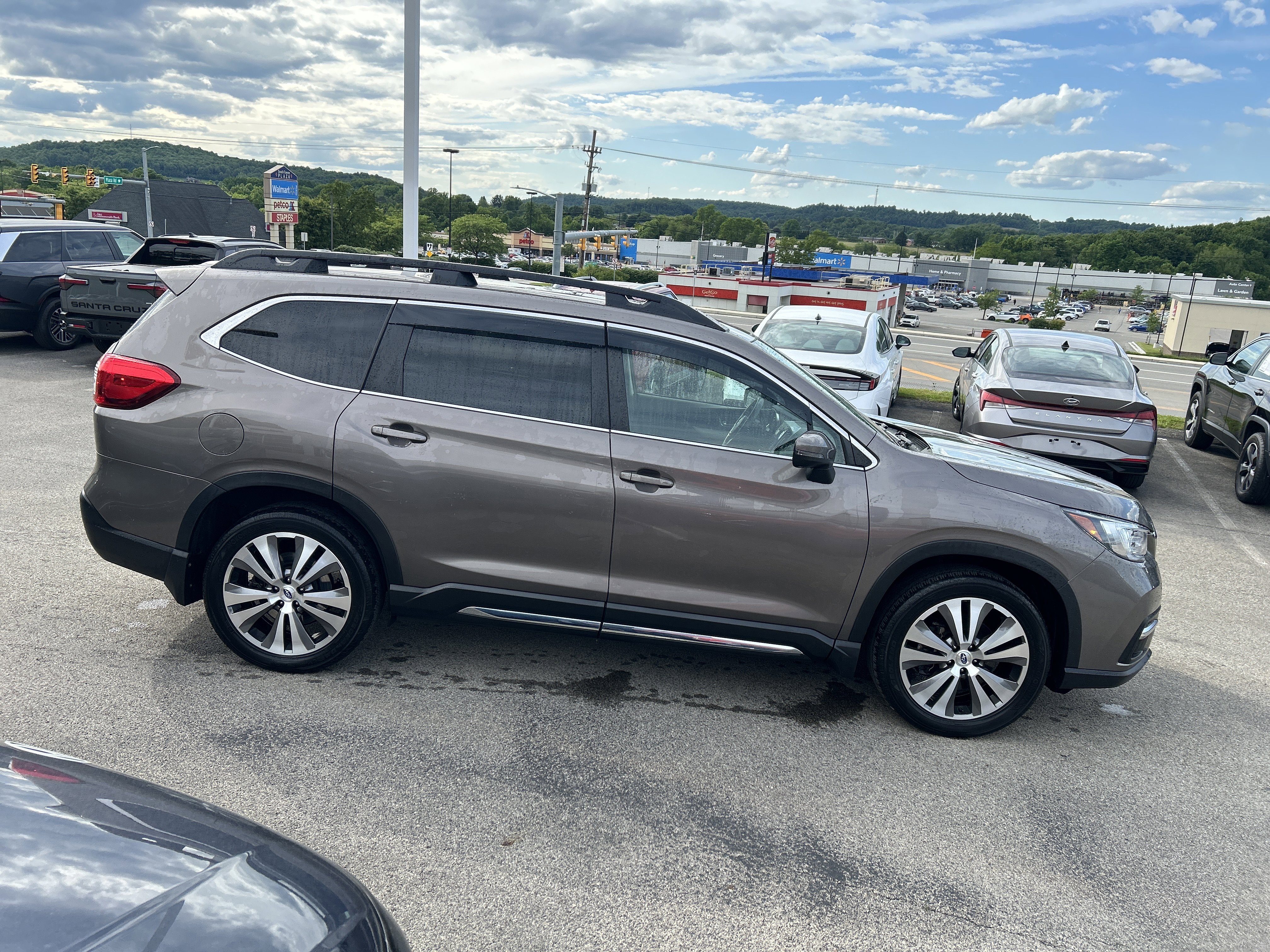 Used 2022 Subaru Ascent Limited w/ Technology Package AWD/4WD image 3