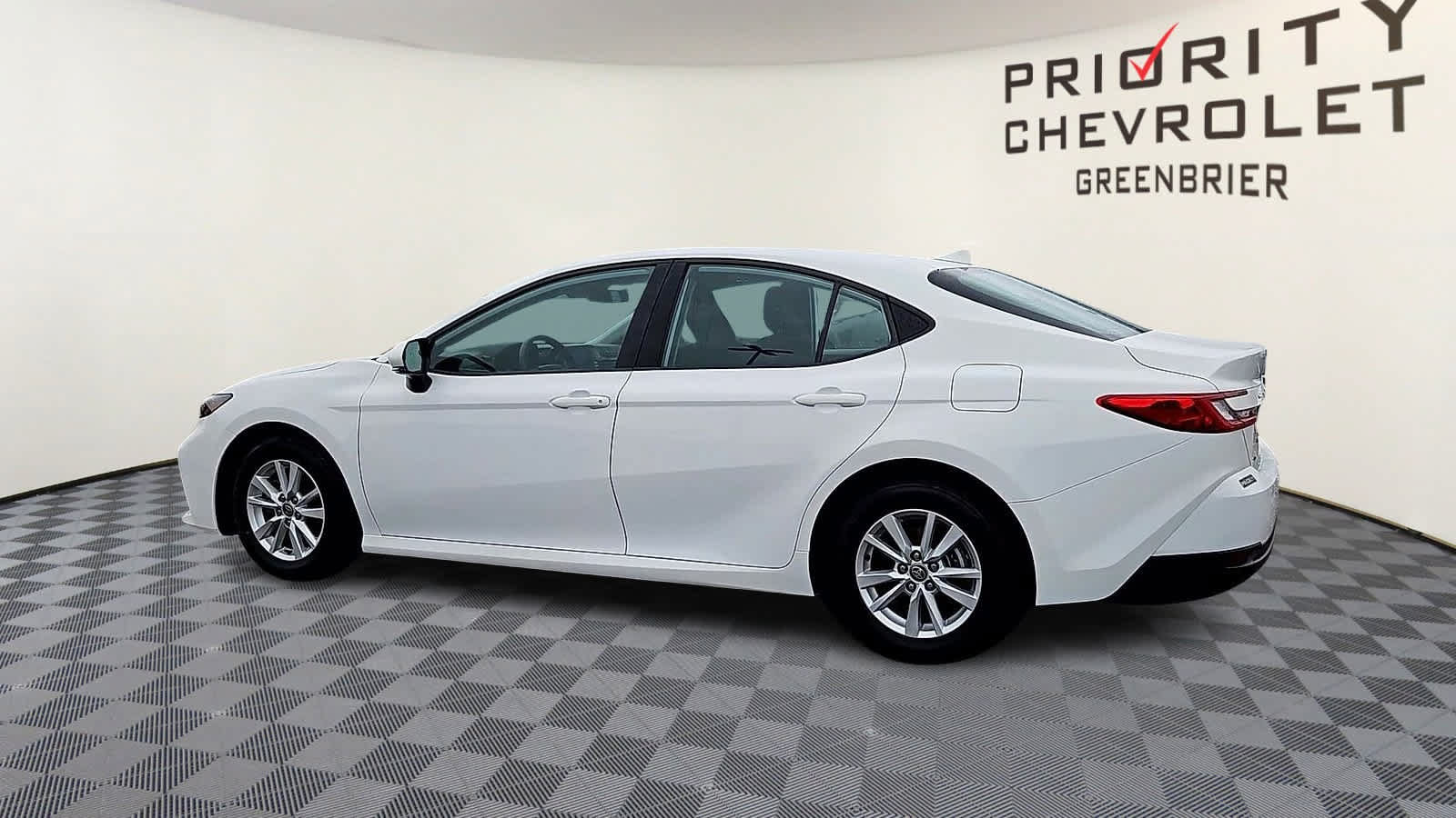 Used 2025 Toyota Camry LE FWD image 6