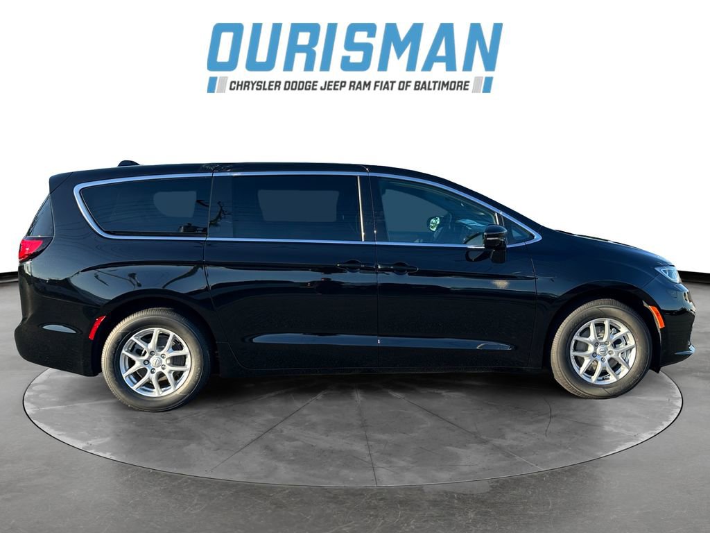 New 2026 Chrysler Pacifica Select image 7