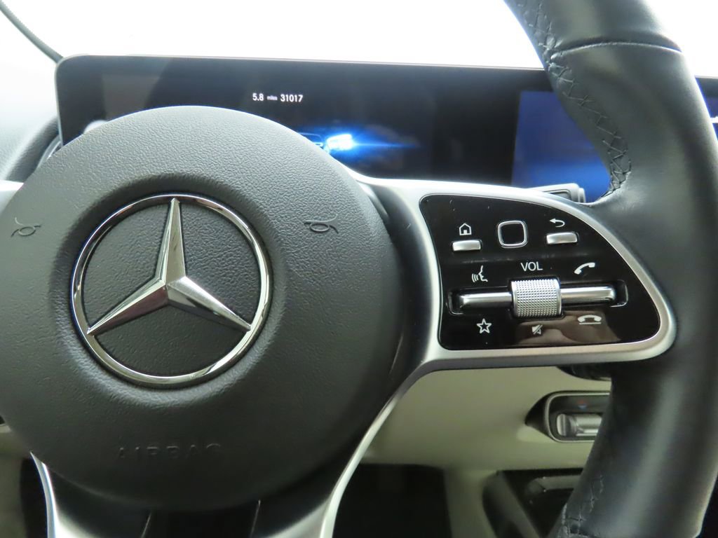 Used 2022 Mercedes-Benz GLB 250 image 12