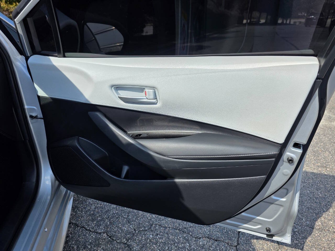 Used 2020 Toyota Corolla SE FWD image 29