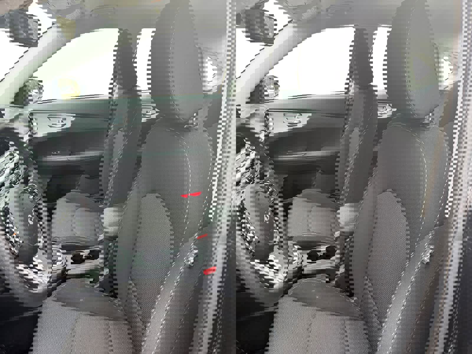 Used 2024 Kia Forte LXS w/ LXS Technology Package image 9