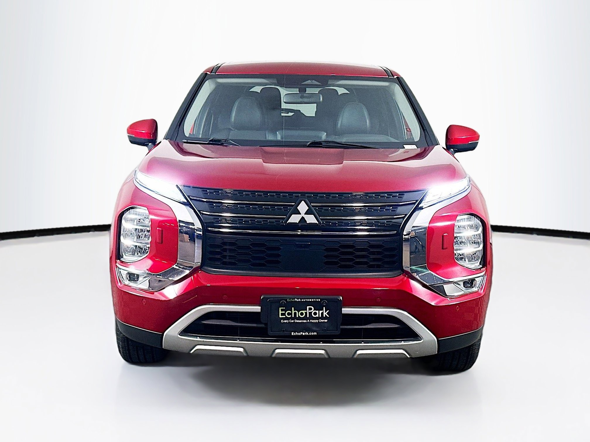 Used 2023 Mitsubishi Outlander SE image 2