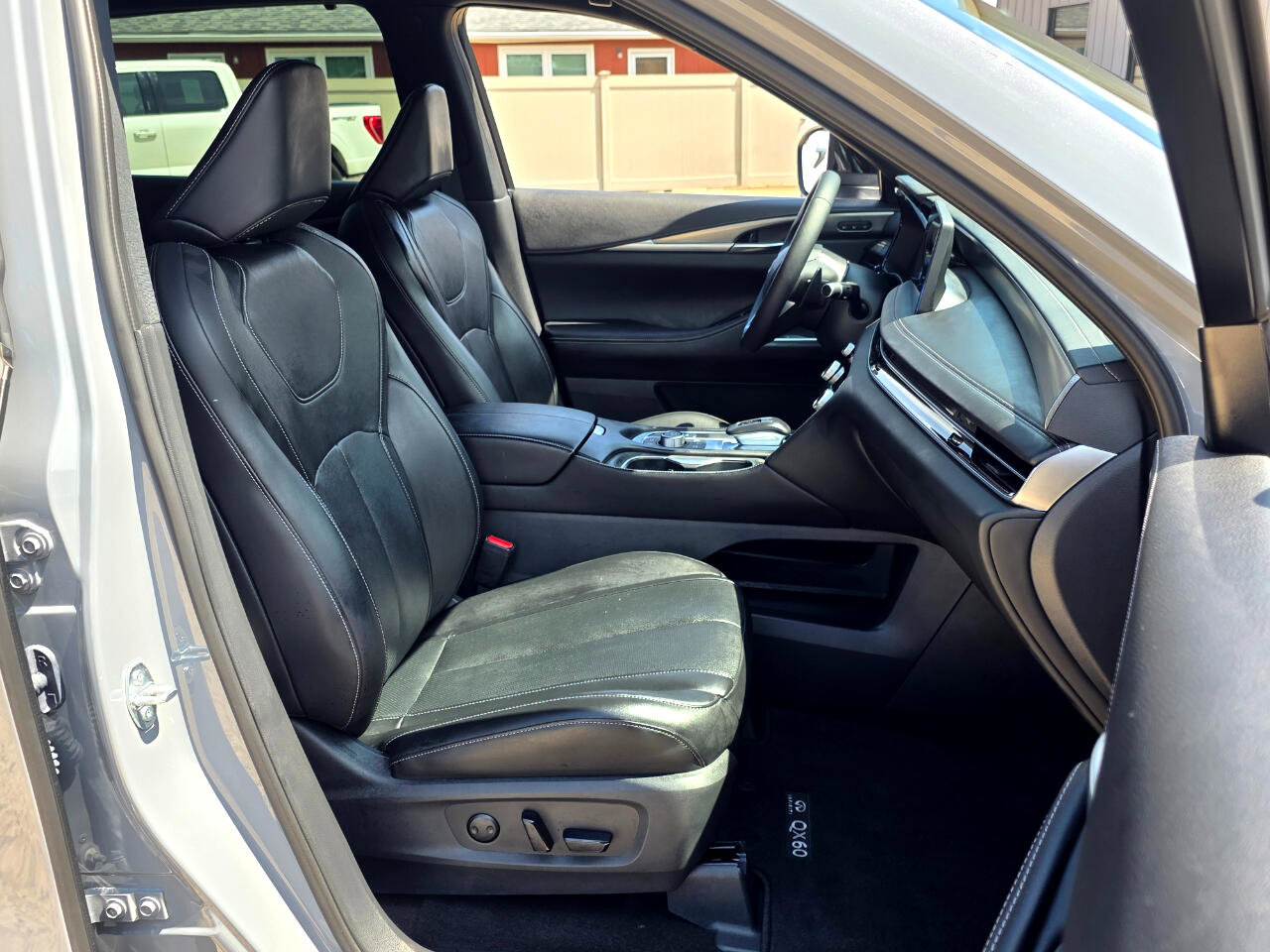 Used 2025 INFINITI QX60 Luxe w/ Black Edition image 28