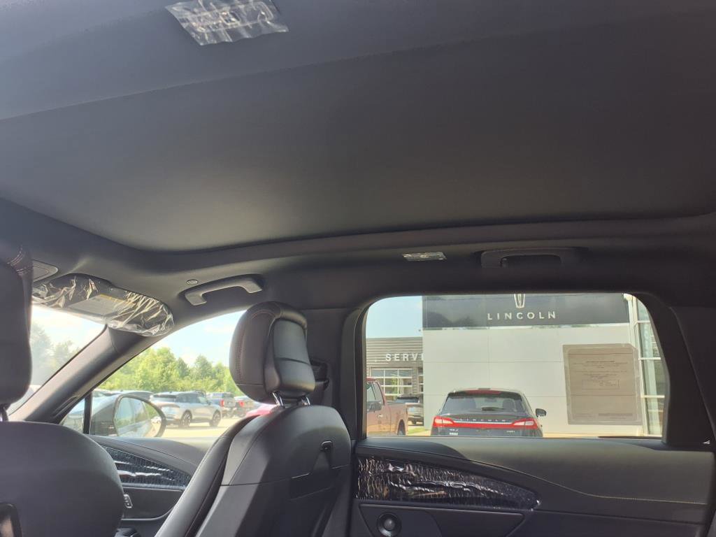 New 2025 Lincoln Nautilus Premier w/ Equipment Group 102A image 8