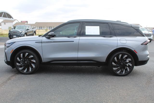 Used 2025 Lincoln Nautilus Reserve w/ Jet Appearance Package AWD/4WD image 9