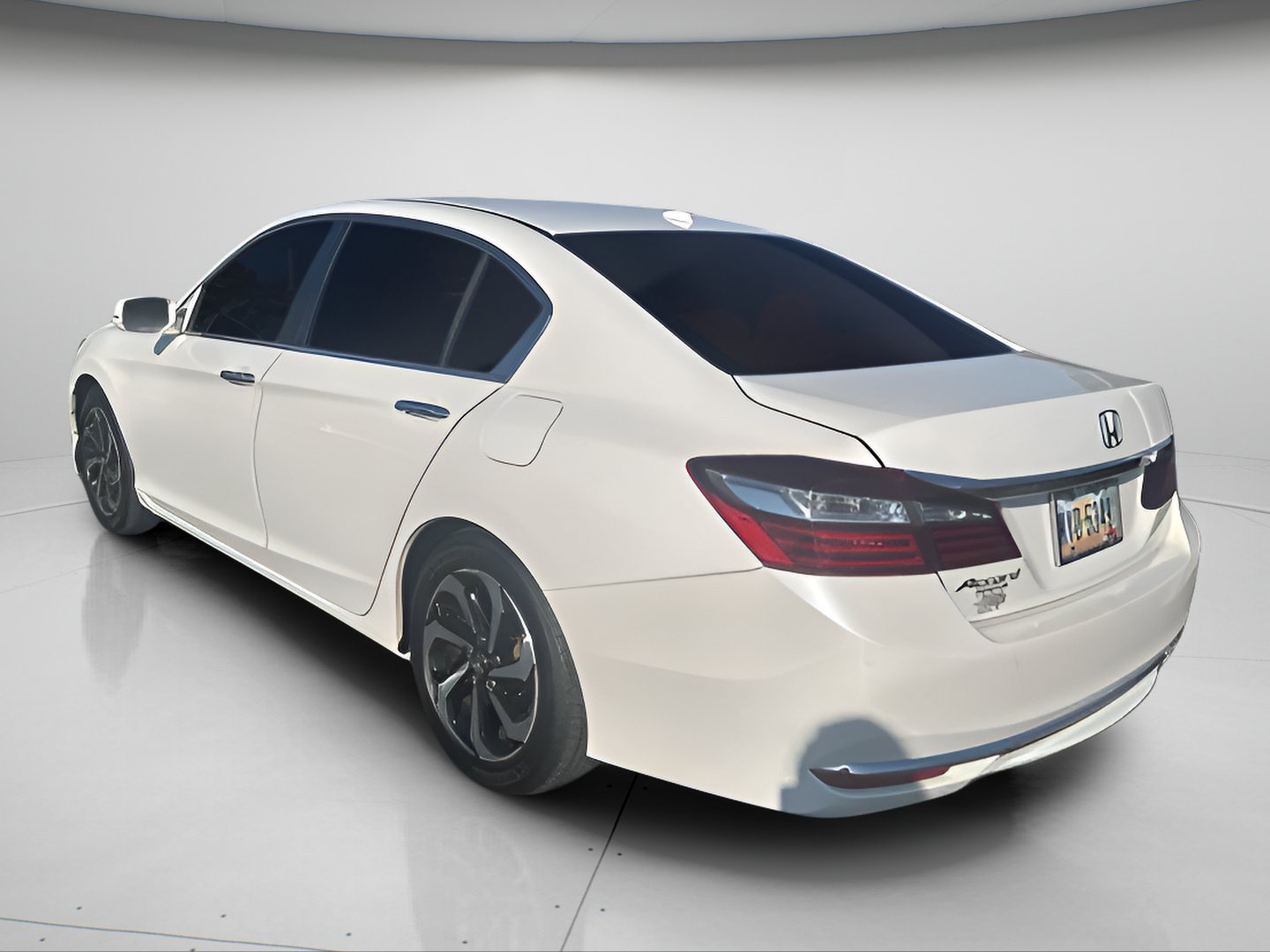 Used 2017 Honda Accord EX-L image 5